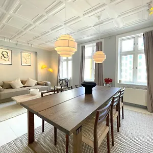 2 Bedroom In Trendy Area Apartment